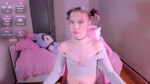 Mikaella - Mika online show from 03-11-26, 10:38