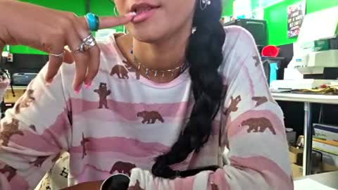 Snapshot of yoitshoney chatting on 06-25-26, 01:15 Yoitshoney online show from 06-25-26, 01:15
