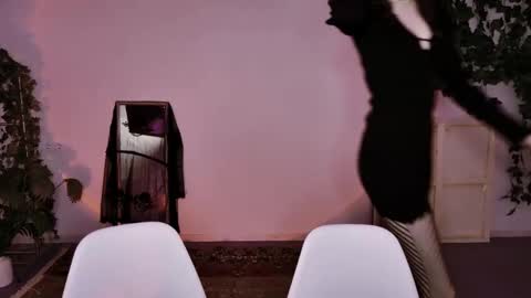 Snapshot of yoka_paradoxxx chatting on 10-31-25, 05:30 yoka_paradoxxx online show from 10-31-25, 05:30