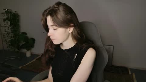 Snapshot of yoka_paradoxxx chatting on 11-19-25, 05:18 yoka_paradoxxx online show from 11-19-25, 05:18