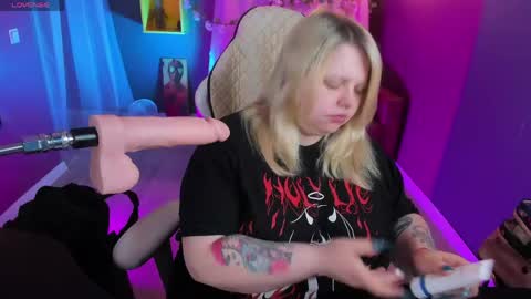 Yoki online show from 04-26-26, 06:22