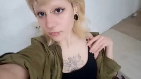 Lilly online show from 12-05-25, 04:25