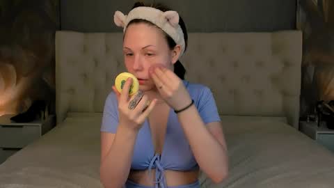 Snapshot of yona_wink chatting on 04-01-26, 05:52 Yona online show from 04-01-26, 05:52