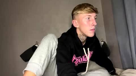 Snapshot of yorkshirelad208 chatting on 01-04-25, 03:39 Harrison online show from 01-04-25, 03:39