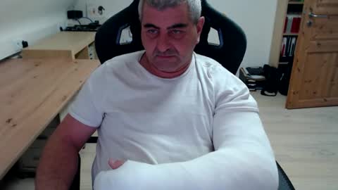 Snapshot of yoschi1976 chatting on 11-30-25, 10:30 yoschi1976 online show from 11-30-25, 10:30