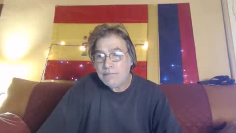 Snapshot of yosep44 chatting on 12-21-25, 07:37 yosep online show from 12-21-25, 07:37