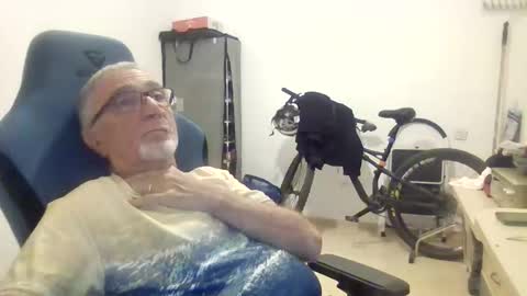 Snapshot of yoska281 chatting on 02-17-26, 05:08 yoska281 online show from 02-17-26, 05:08