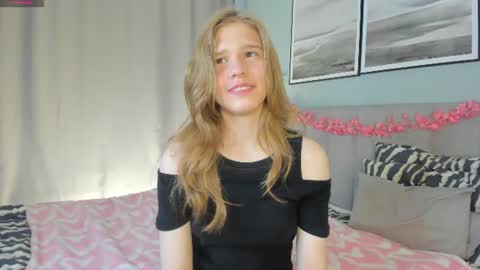 Elizabeth brunette -- Darline blonde  online show from 07-22-26, 07:11