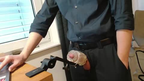 Snapshot of youboyvie chatting on 12-19-25, 12:01 Rob online show from 12-19-25, 12:01