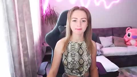 Bella online show from 05-25-26, 07:36