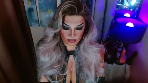 Snapshot of your1truequeen chatting on 05-23-26, 06:23 QUEEN MADISON online show from 05-23-26, 06:23