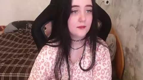 Snapshot of your_8a8y chatting on 06-18-26, 03:27 your_8a8y online show from 06-18-26, 03:27