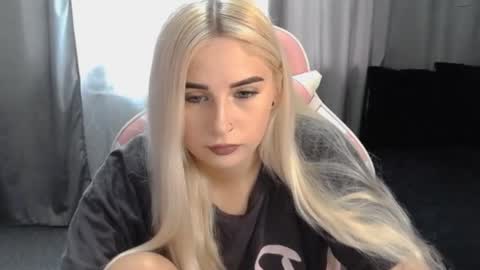 Snapshot of your___barbie chatting on 09-09-25, 12:05 Barbie online show from 09-09-25, 12:05