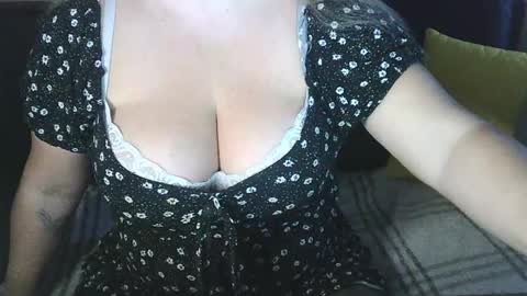 Maria Love online show from 12-15-25, 01:32