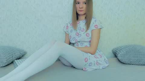 Snapshot of your_caramelka chatting on 01-06-25, 04:47 Lily online show from 01-06-25, 04:47