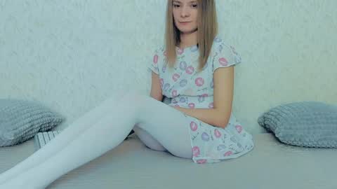 Snapshot of your_caramelka chatting on 01-08-25, 10:37 Lily online show from 01-08-25, 10:37