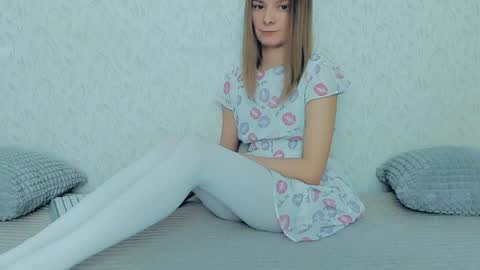 Snapshot of your_caramelka chatting on 01-18-25, 07:17 Lily online show from 01-18-25, 07:17