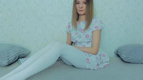 Snapshot of your_caramelka chatting on 01-19-25, 05:37 Lily online show from 01-19-25, 05:37