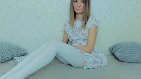 Snapshot of your_caramelka chatting on 01-22-25, 12:38 Lily online show from 01-22-25, 12:38