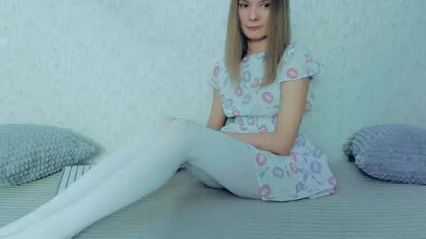 Snapshot of your_caramelka chatting on 02-10-25, 05:47 Lily online show from 02-10-25, 05:47