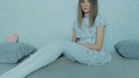 Snapshot of your_caramelka chatting on 02-18-25, 12:06 Lily online show from 02-18-25, 12:06