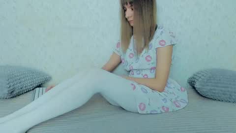 Snapshot of your_caramelka chatting on 02-28-25, 01:36 Lily online show from 02-28-25, 01:36