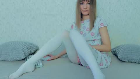 Snapshot of your_caramelka chatting on 03-05-25, 06:12 Lily online show from 03-05-25, 06:12