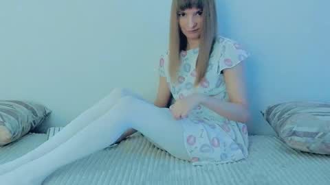 Snapshot of your_caramelka chatting on 09-09-25, 03:28 Lily online show from 09-09-25, 03:28