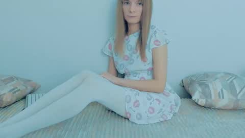 Snapshot of your_caramelka chatting on 10-05-25, 04:33 Lily online show from 10-05-25, 04:33