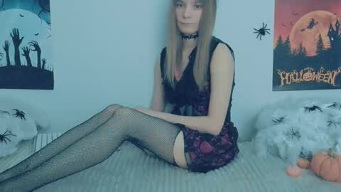 Snapshot of your_caramelka chatting on 10-30-25, 08:05 Lily online show from 10-30-25, 08:05