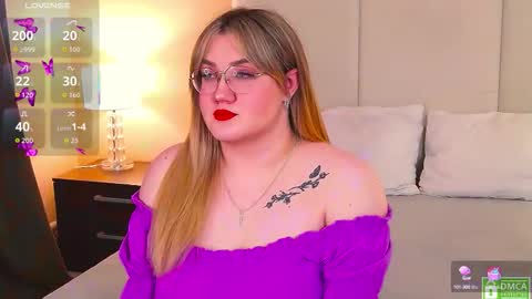 Snapshot of your_dream_nancy chatting on 09-22-25, 01:02 Nancy online show from 09-22-25, 01:02
