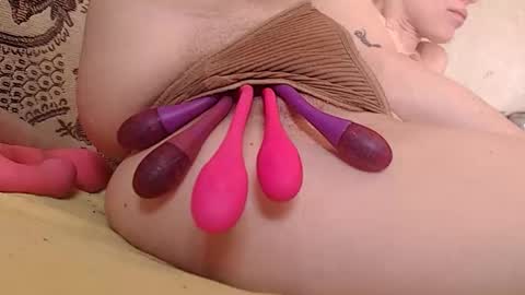 Snapshot of your_emilygush chatting on 02-19-26, 09:05 Emily online show from 02-19-26, 09:05