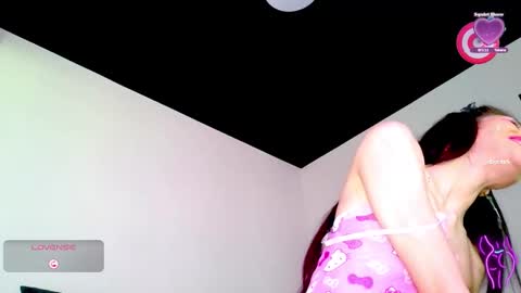 Snapshot of your_fantasy95 chatting on 12-15-25, 12:09 Cvetelina online show from 12-15-25, 12:09