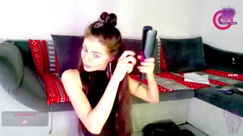 Snapshot of your_fantasy95 chatting on 12-16-25, 12:32 Cvetelina online show from 12-16-25, 12:32