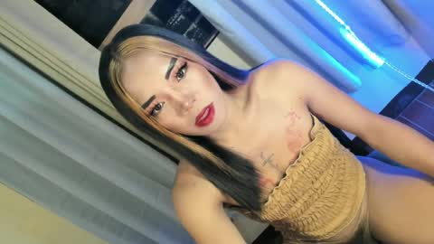 Snapshot of your_girl_yeka chatting on 06-19-26, 08:51 your_girl_yeka online show from 06-19-26, 08:51