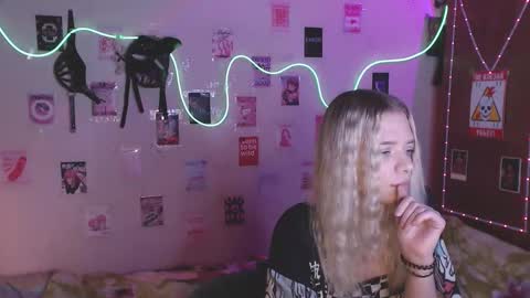 Snapshot of your_horny_friends chatting on 10-14-25, 03:02 Your Horny Friends online show from 10-14-25, 03:02