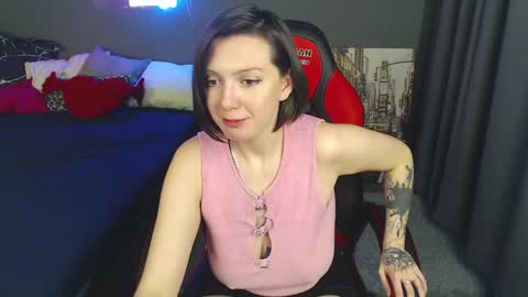 Snapshot of your_little_mom chatting on 01-18-25, 01:40 Viky online show from 01-18-25, 01:40