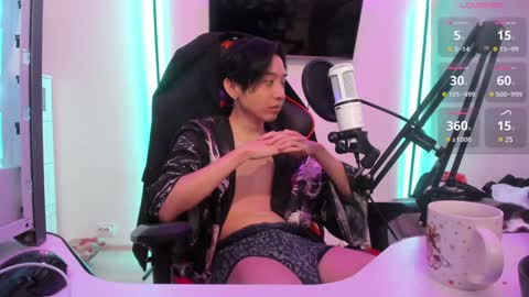 Snapshot of your_little_twink chatting on 12-20-24, 08:55 Han online show from 12-20-24, 08:55