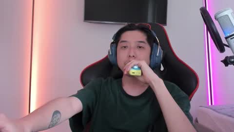 Snapshot of your_little_twink chatting on 09-24-25, 11:02 Han online show from 09-24-25, 11:02