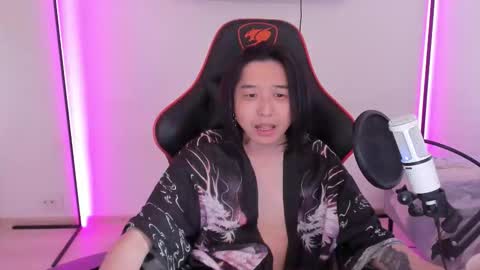 Snapshot of your_little_twink chatting on 10-03-25, 11:18 Han online show from 10-03-25, 11:18