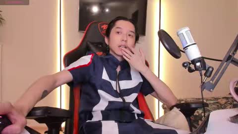 Snapshot of your_little_twink chatting on 12-02-25, 02:06 Han online show from 12-02-25, 02:06