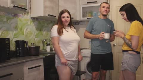 Daria and Lesia online show from 12-15-24, 04:40