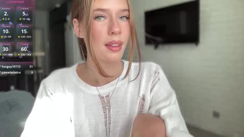 Mia  online show from 09-26-25, 11:03