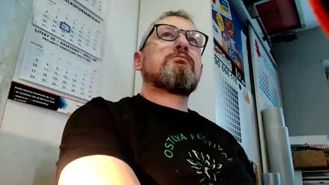 Snapshot of your_tipie chatting on 10-30-25, 01:45 your_tipie online show from 10-30-25, 01:45