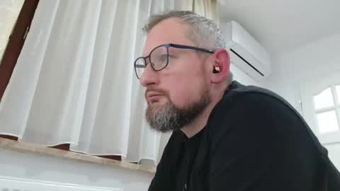 Snapshot of your_tipie chatting on 11-14-25, 08:51 your_tipie online show from 11-14-25, 08:51