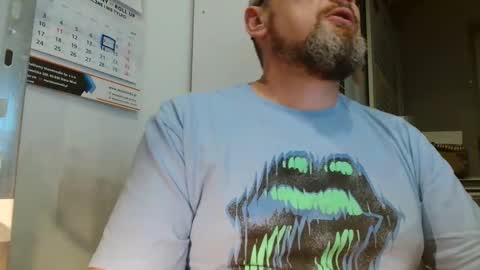 Snapshot of your_tipie chatting on 11-18-25, 02:21 your_tipie online show from 11-18-25, 02:21