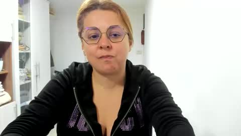 Snapshot of your_victoria chatting on 11-13-25, 10:19 Your Victoria online show from 11-13-25, 10:19