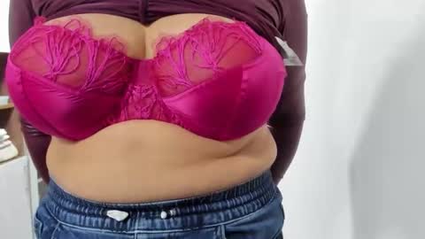 Snapshot of your_victoria chatting on 11-25-25, 09:15 Your Victoria online show from 11-25-25, 09:15