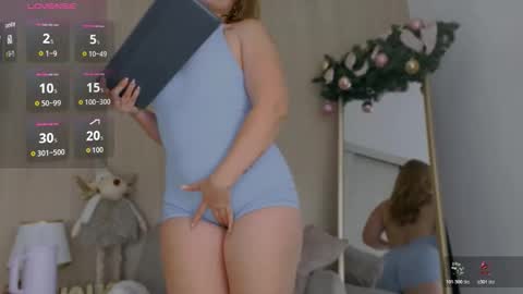 Snapshot of yourcutesofi chatting on 12-19-25, 04:41 Sofia independent model 3 online show from 12-19-25, 04:41