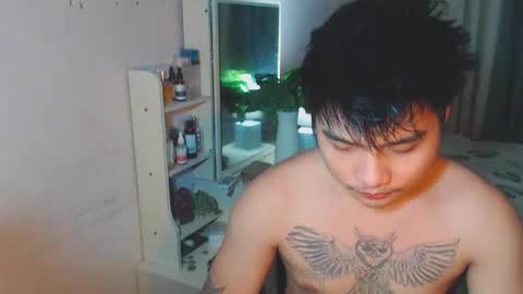 Snapshot of yourhandsome_hunk chatting on 05-22-26, 12:33 Paul online show from 05-22-26, 12:33